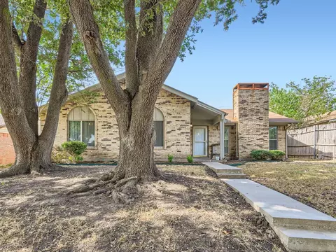 333 Elmwood Dr, Garland, TX 75043