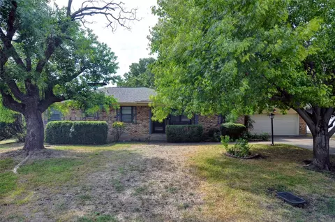 609 Misty Glen Dr, Desoto, TX 75115