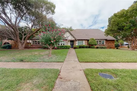 1400 Woodvine Dr, Euless, TX 76040