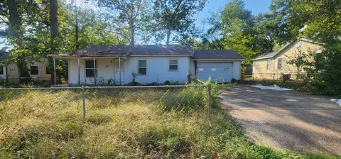 1107 North St, Gladewater, TX 75647
