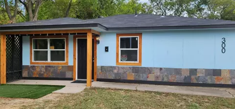 300 Poplar St, Bonham, TX 75418
