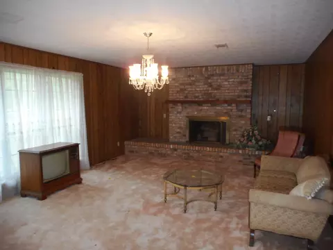 Living - 715 E Mary Lee, Plain Dealing, LA 71064 photo 6 of 9