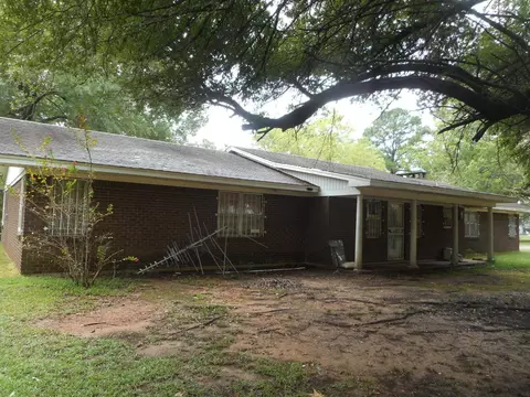 Exterior - 715 E Mary Lee, Plain Dealing, LA 71064 photo 5 of 8