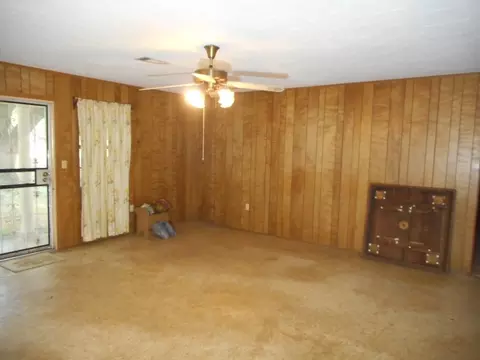Living - 715 E Mary Lee, Plain Dealing, LA 71064 photo 4 of 9