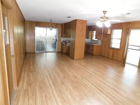 Living - 715 E Mary Lee, Plain Dealing, LA 71064 photo 3 of 9