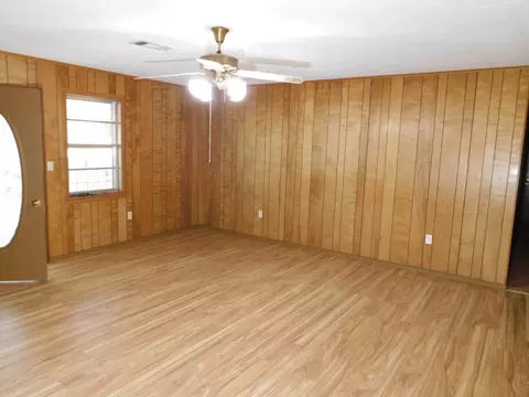 Living - 715 E Mary Lee, Plain Dealing, LA 71064 photo 2 of 9