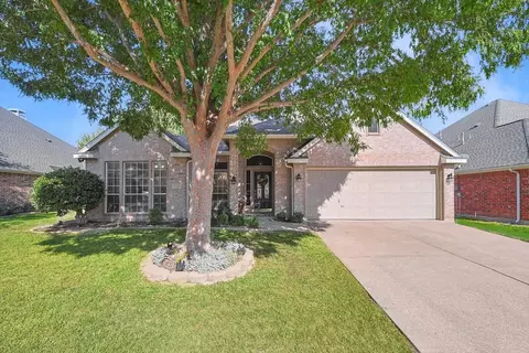 2109 Oakcrest Ct, Corinth, TX 76210