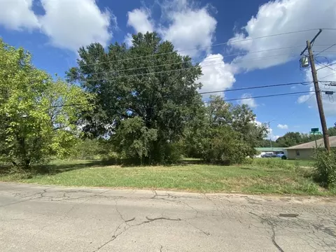 1704 Campbell St, Paris, TX 75460