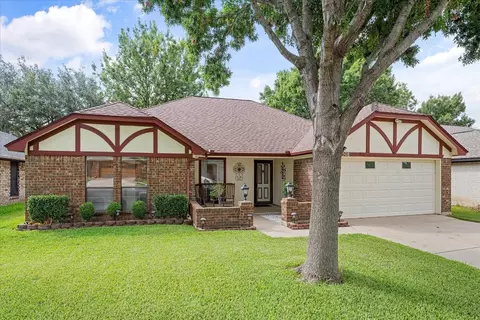 508 Betsy Ross Dr, Arlington, TX 76002