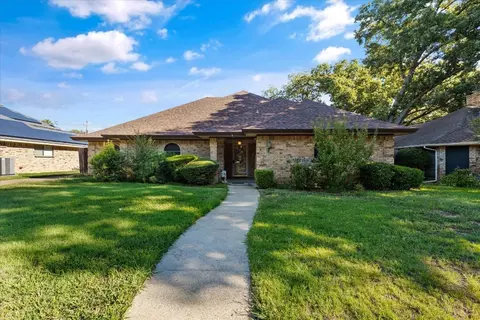 1915 Pebblewood Dr, Arlington, TX 76006