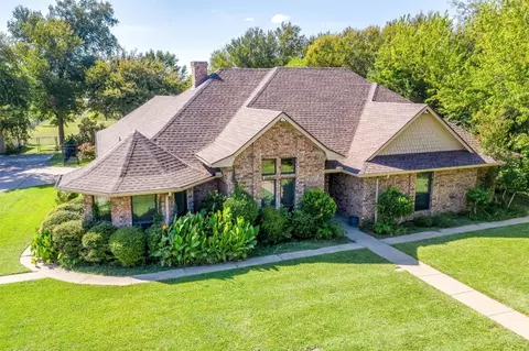 300 Victorian Dr, Waxahachie, TX 75165