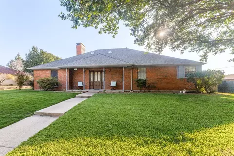 6212 Parkridge Dr, Sachse, TX 75048