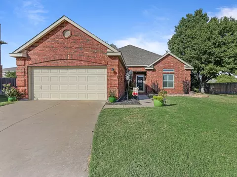 9140 Belvedere Dr, Fort Worth, TX 76244