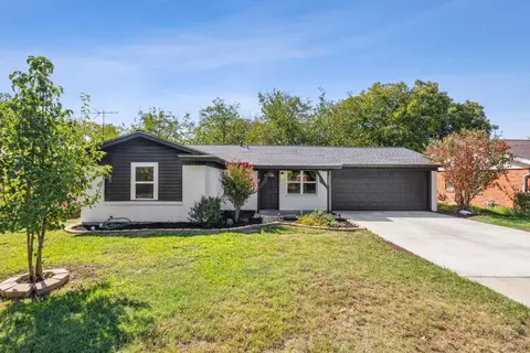 3525 Larry St, Haltom City, TX 76117