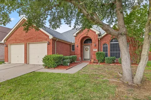 6910 Thunderbird Dr, Arlington, TX 76002