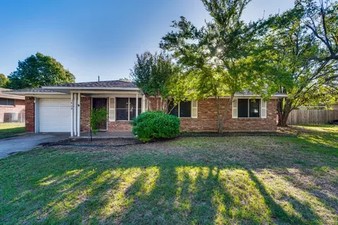 1424 Ridgecrest Dr, Midlothian, TX 76065