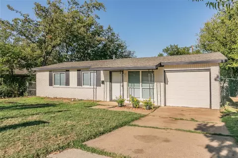 2324 Debra Court Dr, Fort Worth, TX 76112