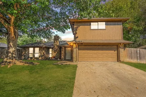 728 Owens Dr, Crowley, TX 76036