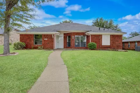 826 Aspen Ln, Desoto, TX 75115