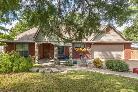 1102 Harbor Lakes Dr, Granbury, TX 76048