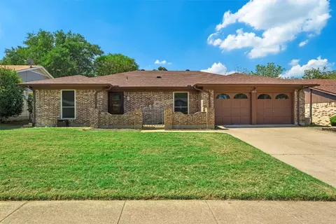 2610 Colleen Dr, Arlington, TX 76016