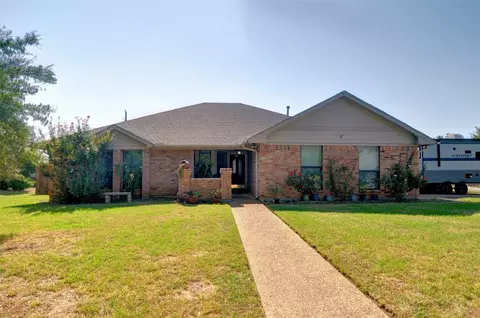 1513 Cindy Ln, Cleburne, TX 76033
