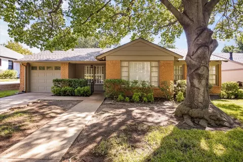 2401 Warner Rd, Fort Worth, TX 76110