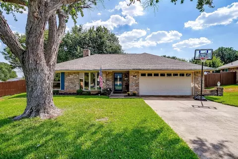 503 Regina Ct, Euless, TX 76039