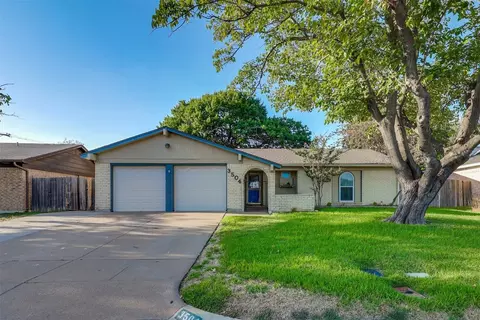 3504 Madrid Dr, Fort Worth, TX 76133