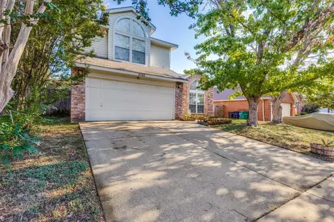 2728 Clovermeadow Dr, Fort Worth, TX 76123