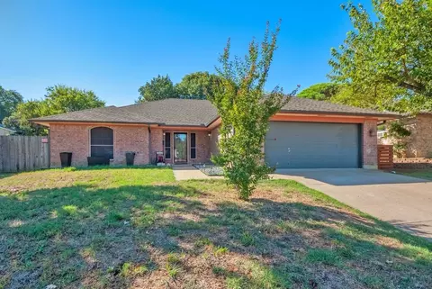 507 Shelmar Dr, Euless, TX 76039