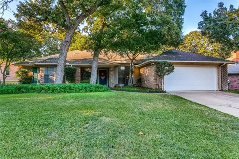 6829 Inwood Dr, North Richland Hills, TX 76182