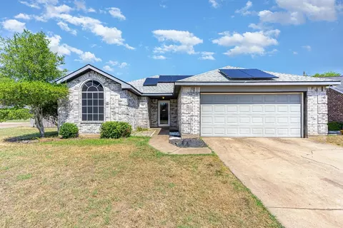 501 Starling Dr, Desoto, TX 75115