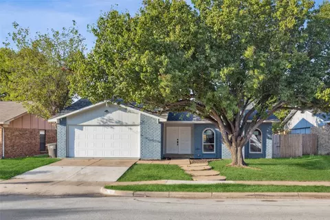 4109 Longstraw Dr, Fort Worth, TX 76137