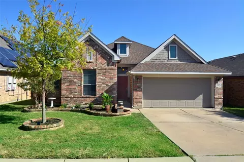2821 Gardendale Dr, Fort Worth, TX 76120