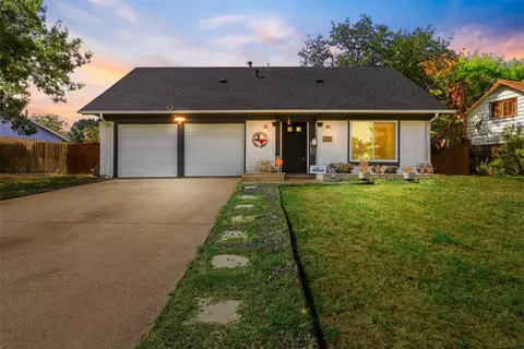 705 Crestbrook Ln, Grand Prairie, TX 75052