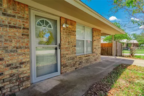 1000 N Miller St, Decatur, TX 76234