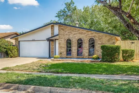 2701 Treeview Dr, Arlington, TX 76016