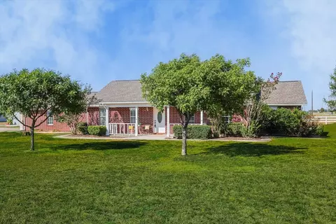 112 Old Chisholm Trl, Rhome, TX 76078