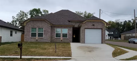 2119 Hemphill St, Greenville, TX 75401