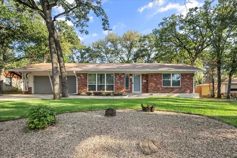 616 Oakwood Ave, Hurst, TX 76053