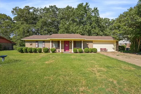 30 46th St SW, Paris, TX 75460