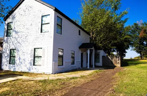 2405 Bryan St, Commerce, TX 75428 photo 2