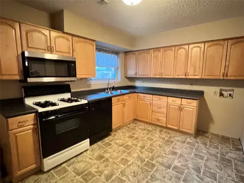 130 E Cober Dr, Grand Prairie, TX 75051
