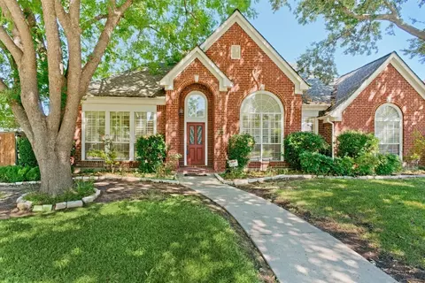 6712 Clear Spring Dr, Fort Worth, TX 76132