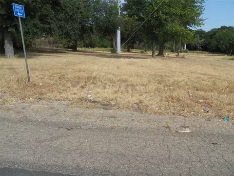 106 Mackey Ct, Haltom City, TX 76117