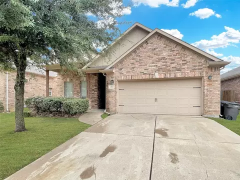 640 Hidden Dale Dr, Fort Worth, TX 76140