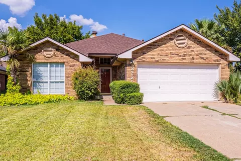 3226 Wuthering Cir, Grand Prairie, TX 75052