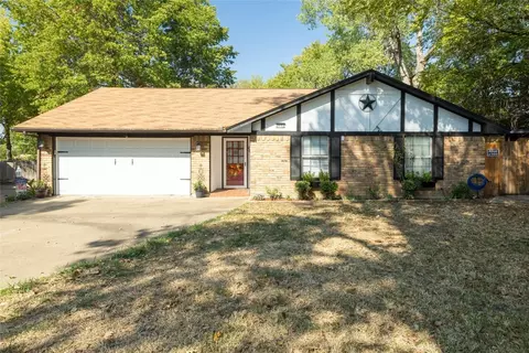 2112 Sierra Dr, Grapevine, TX 76051