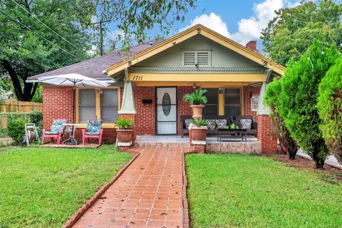 1711 S Clinton Ave, Dallas, TX 75224